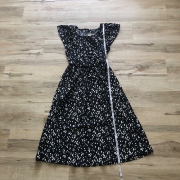 RW&CO. Black and White Flutter Sleeve Midi Sundress - Picture 7 of 9